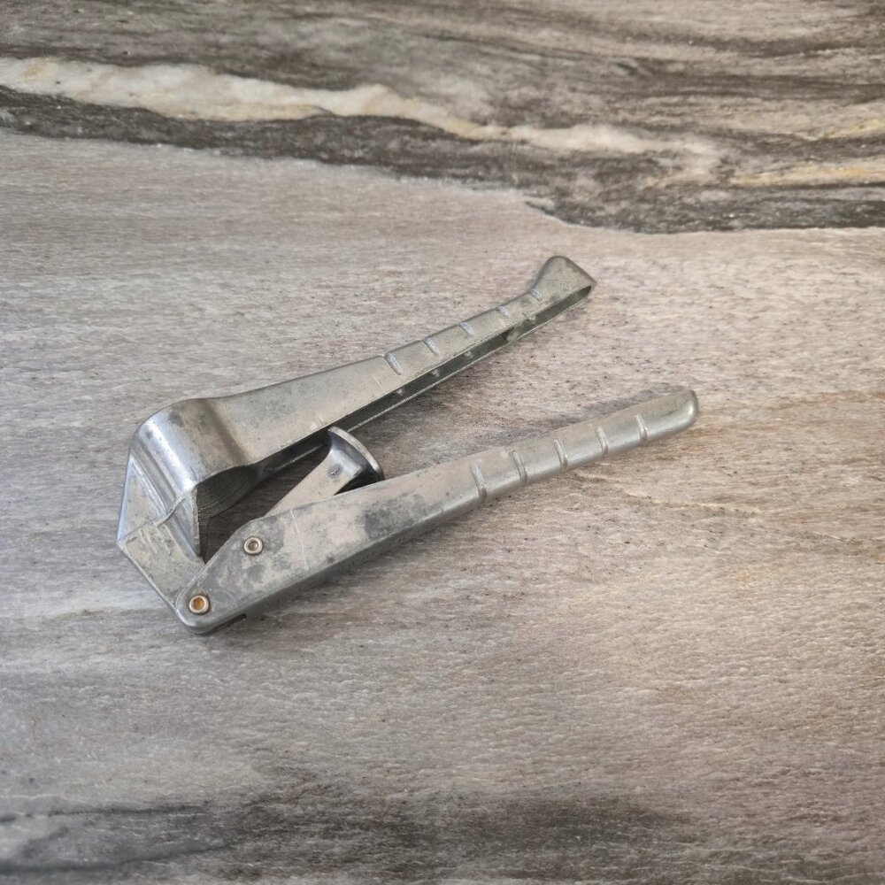 Vintage EKCO Aluminum Garlic Onion Juicer Press – Mid-Century Kitchen Tool USA - Picture 2 of 6
